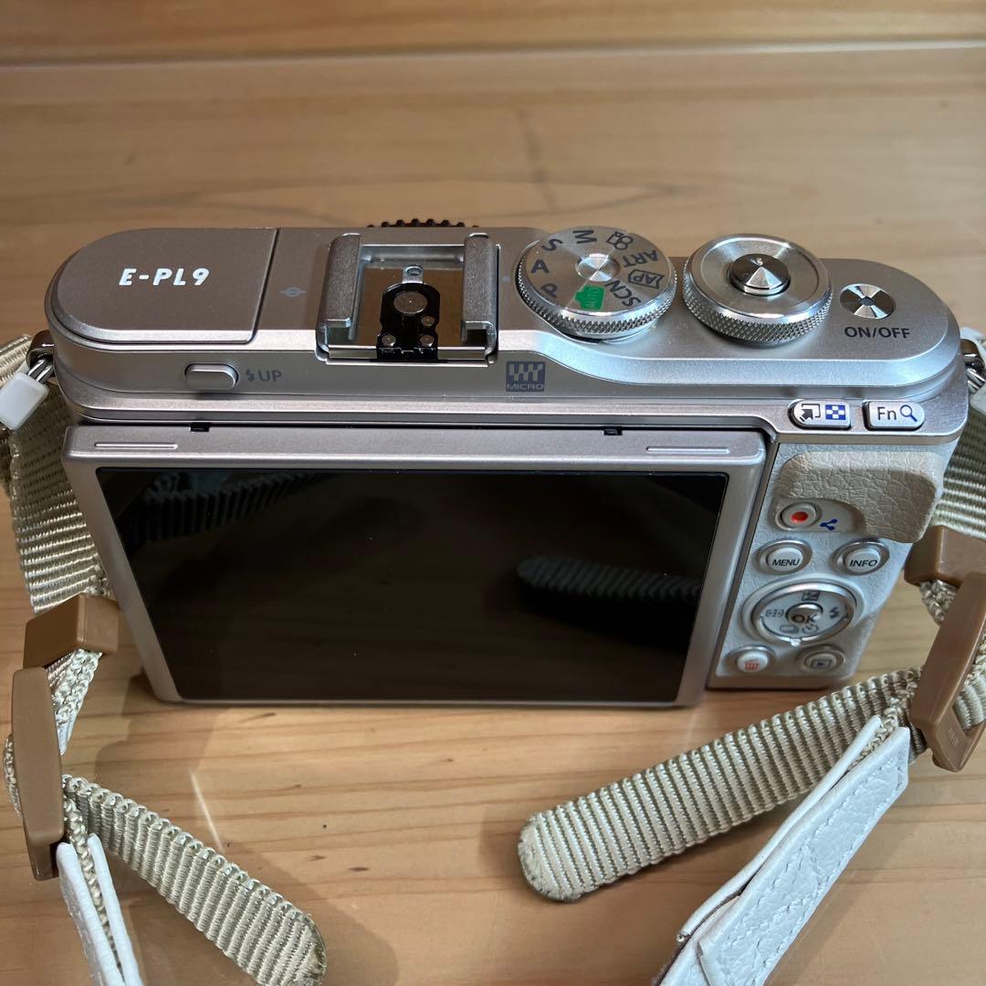 あーちゃんOLYMPUS PEN E-PL9 ホワイト 新品レンズ付き