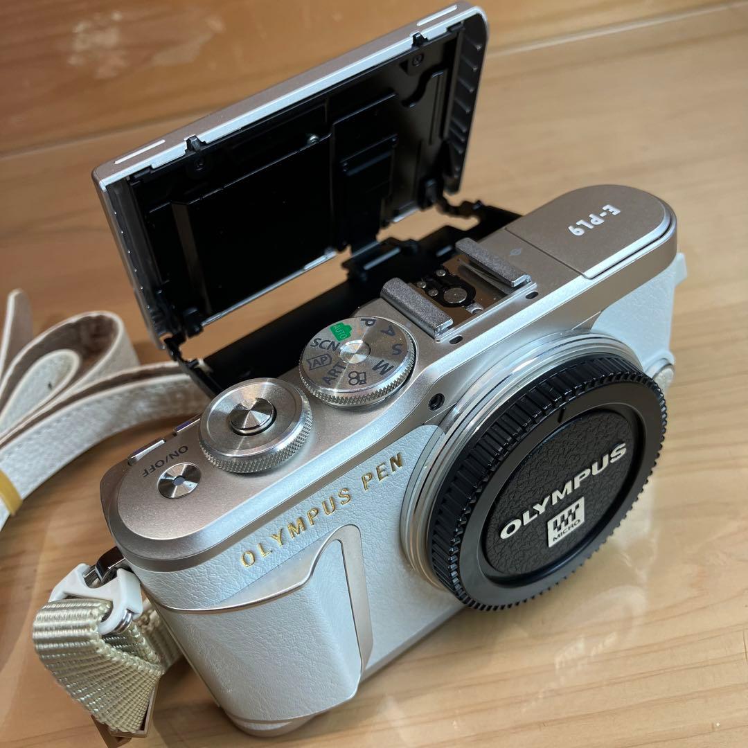 あーちゃんOLYMPUS PEN E-PL9 ホワイト 新品レンズ付き